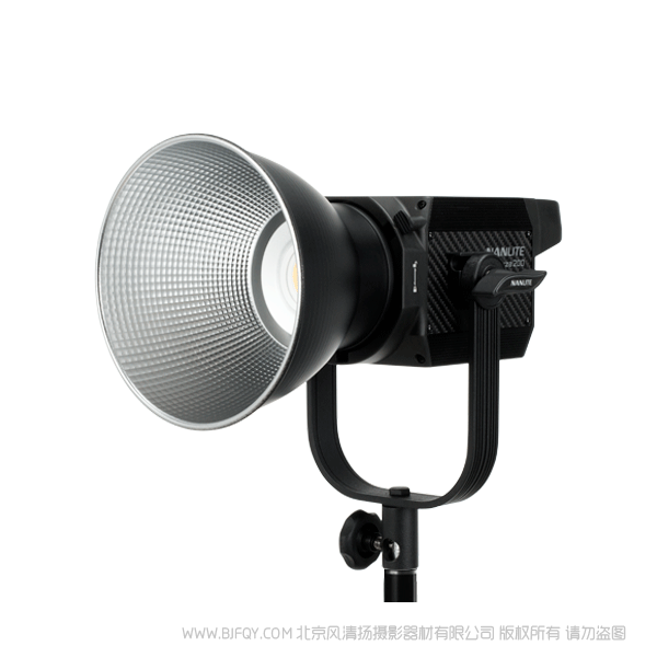 南光(NANLITE) Forza200 "37540 Lux @ 1m"(帶標(biāo)準(zhǔn)罩)延續(xù)Forza系列魅力 體積更小 200W高亮輸出 無懼場景檢驗